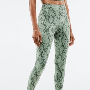 Fabletics 7/8 leggings NWT